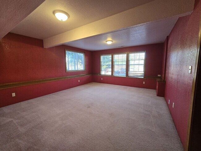 Building Photo - 1335 NW Vallejo St