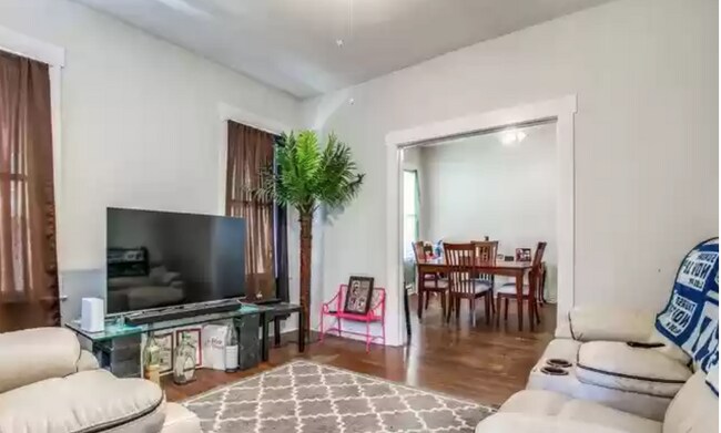 Sala de estar - 719 W French Plz