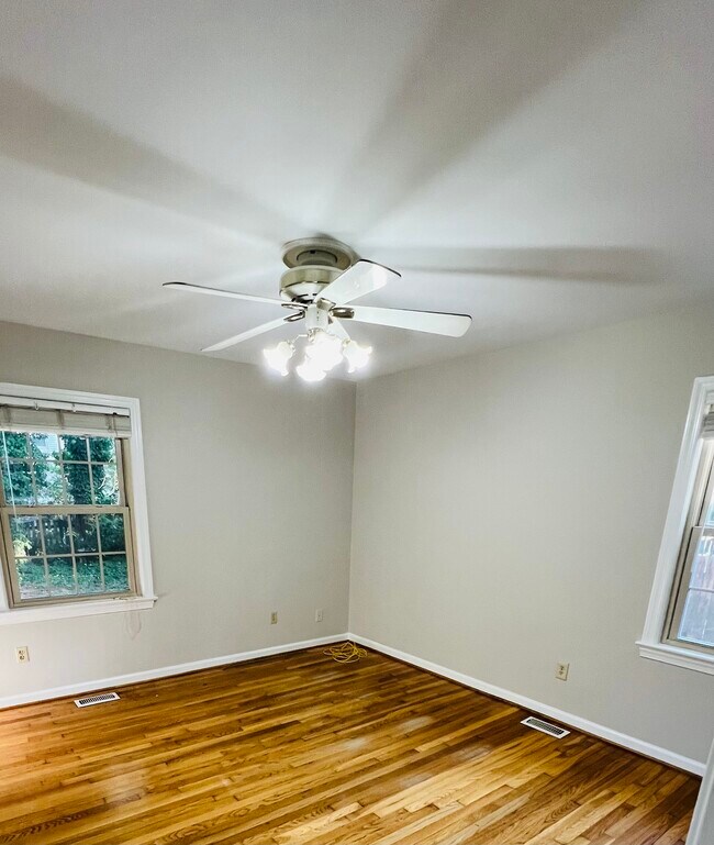 Building Photo - 122 Burnham Pl