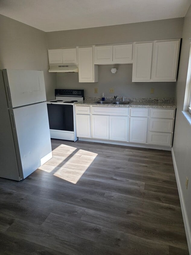 Primary Photo - Nice 2BD/1BA
