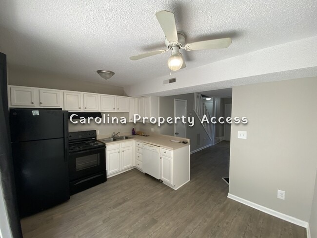 Building Photo - 2700 Stewart Dr