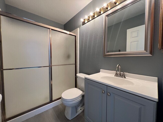 Building Photo - Stunning Open Home In Willow Creek Estates