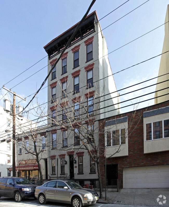 Building Photo - 129 Willow Ave