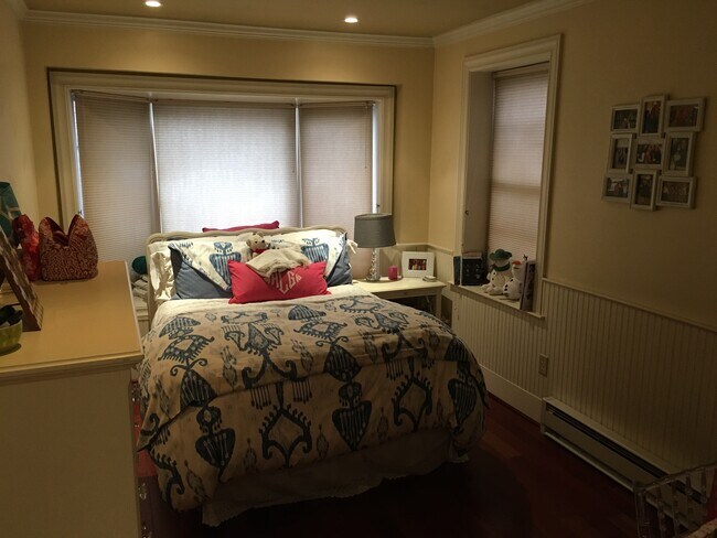 Bedroom 1 - 36 Claremont Park