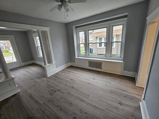 Foto del edificio - 1852 E 32nd St