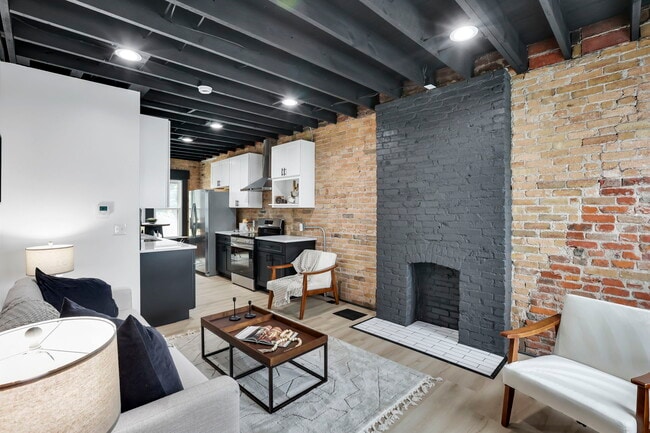 Building Photo - 1010 Bruck St