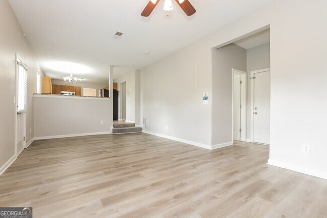 Building Photo - 5548 Glen Ridge Bend
