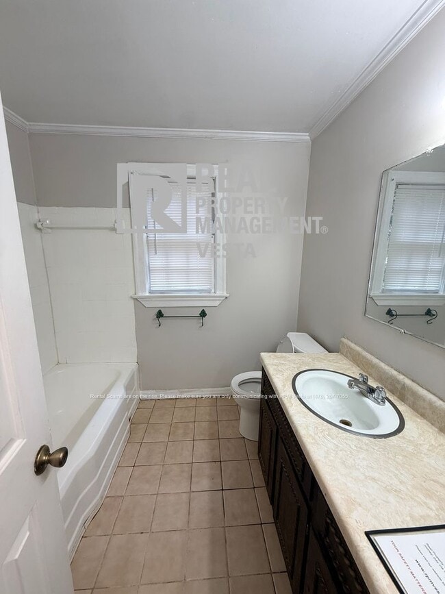 Building Photo - 3163 Highpoint Dr