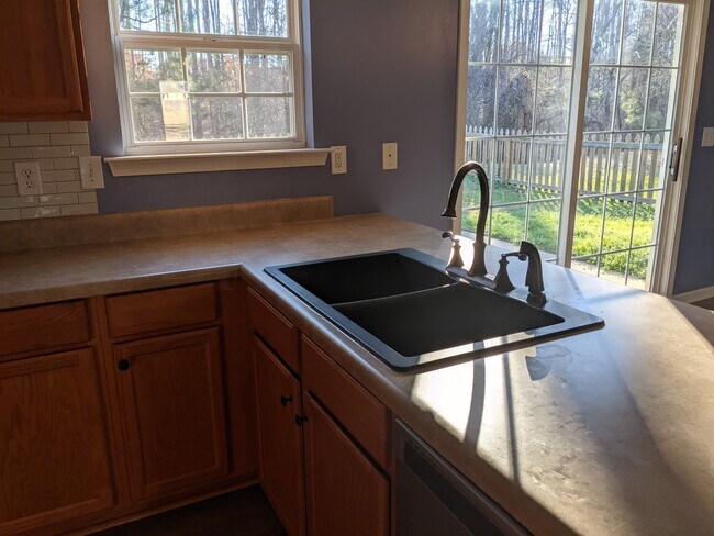 Kitchen - 158 Walcott Dr