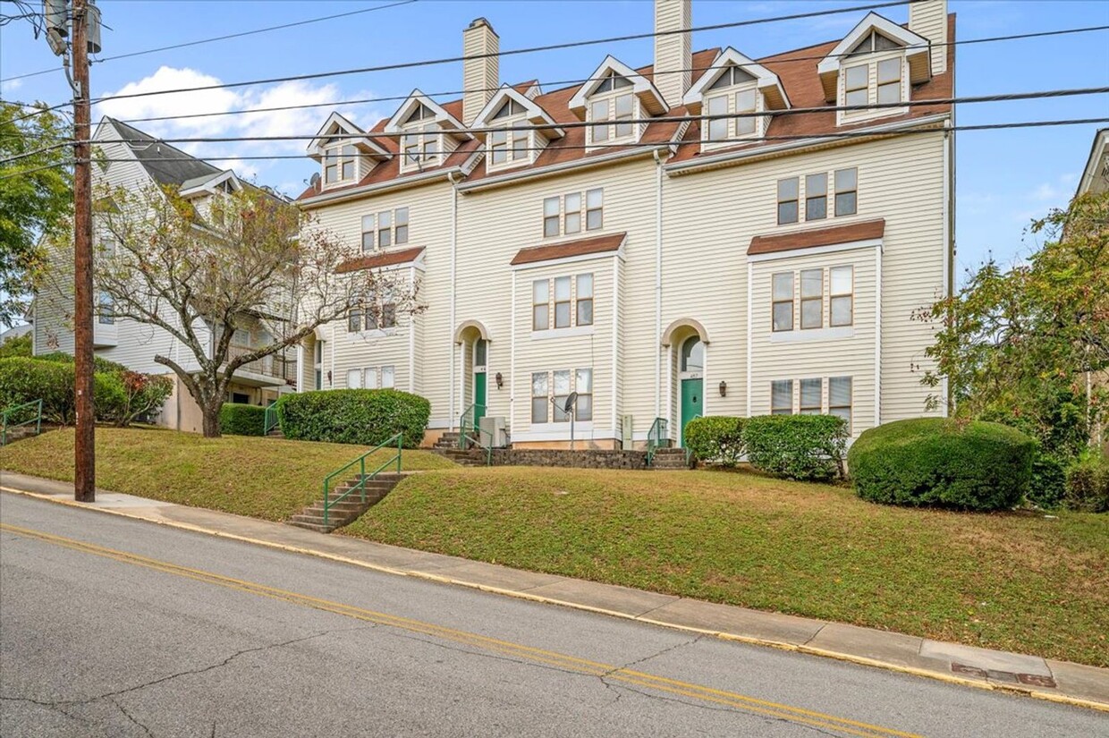 Primary Photo - Affordable Townhome in Downtown Macon