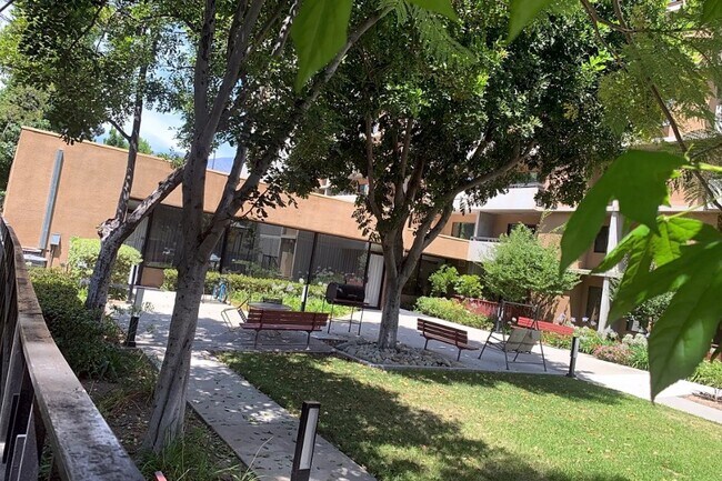 Foto del edificio - 440 N Madison Ave