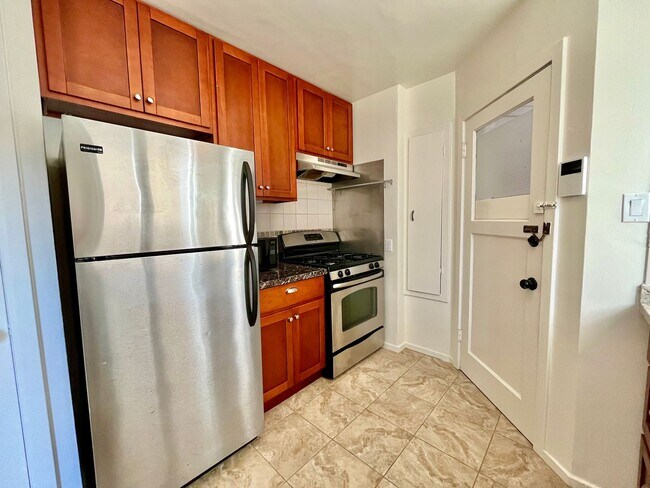 Foto del edificio - Located on amazing Lake Street 1Bed/1Bath