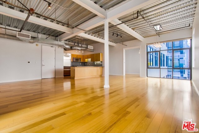 Building Photo - 330 W 11th St