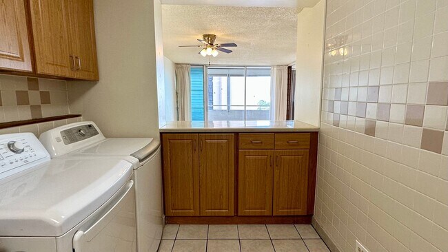 Foto del edificio - Available NOW - Ideally Located 2 Bedroom,...
