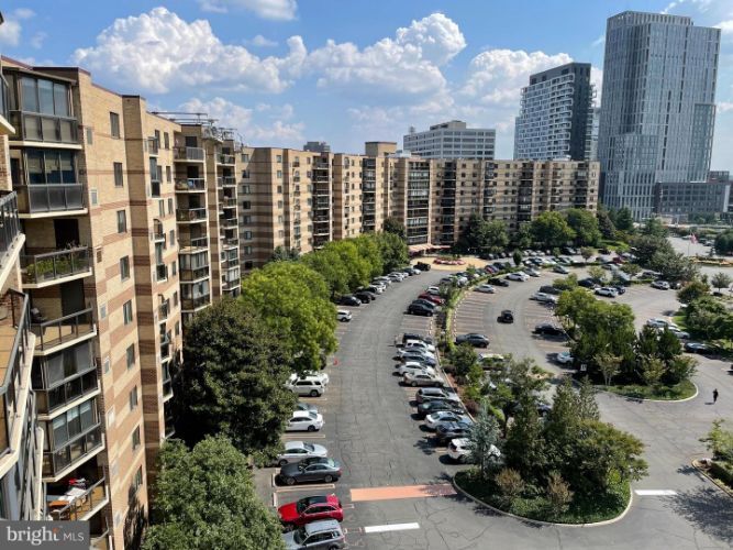 8350 Greensboro Dr Unit 903, McLean, VA 22102 Condo for Rent in