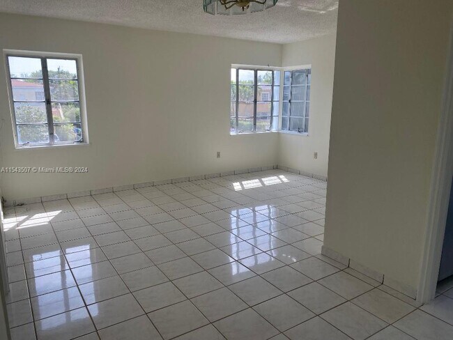 Foto del edificio - 2343 NW 15th St