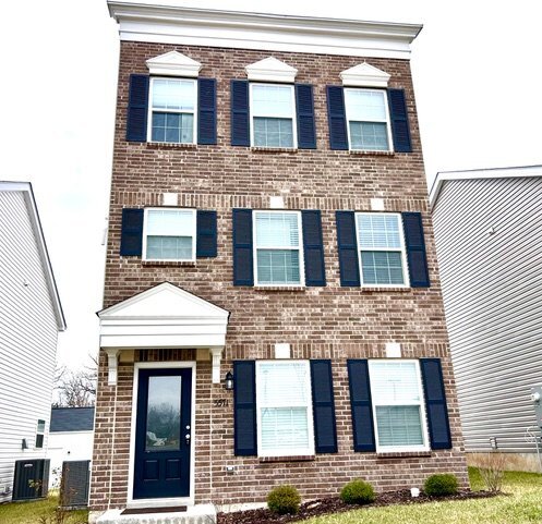 Foto principal - Modern 3-Bed Townhome at Walden Ridge – Do...