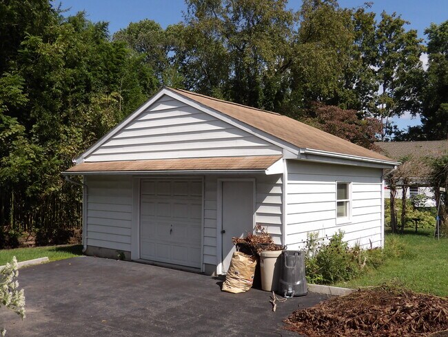 Garage Available - 1 Lambert St