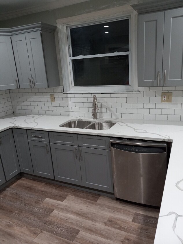 Primary Photo - 1063 Niagara St
