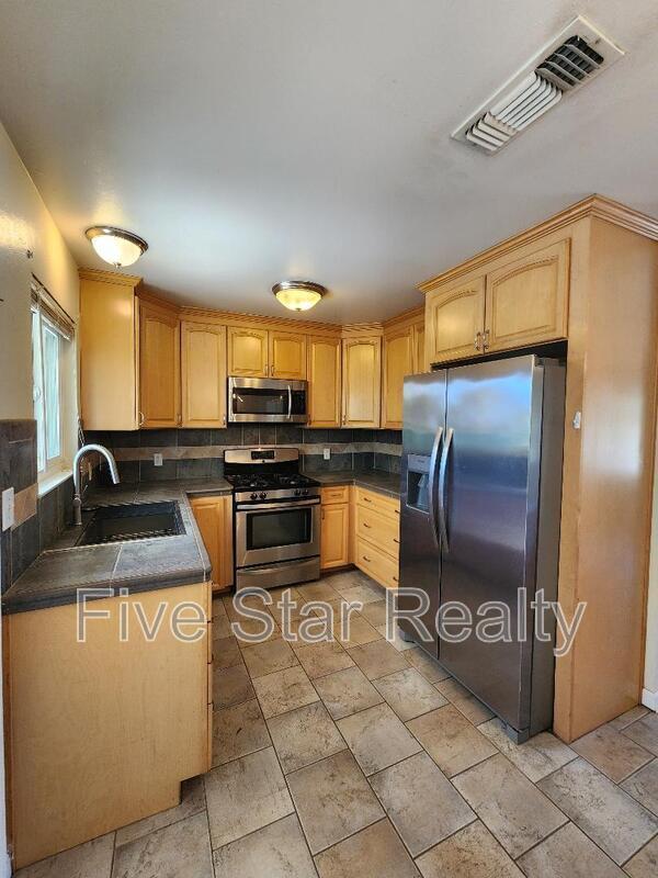 Building Photo - 544 Laurel Dr