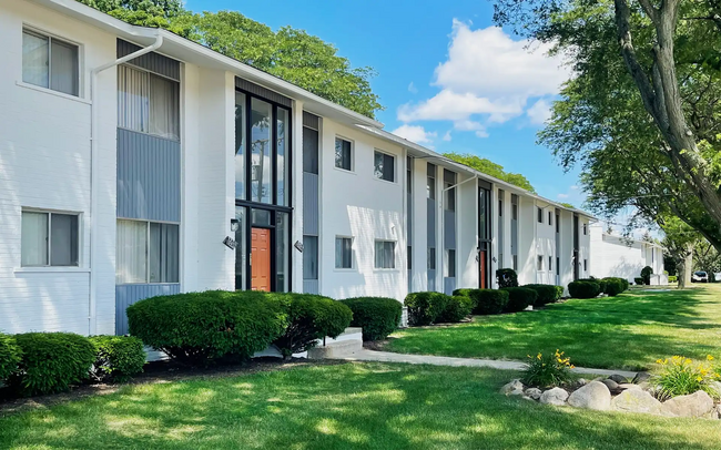 Building Photo - Golfview Apartments