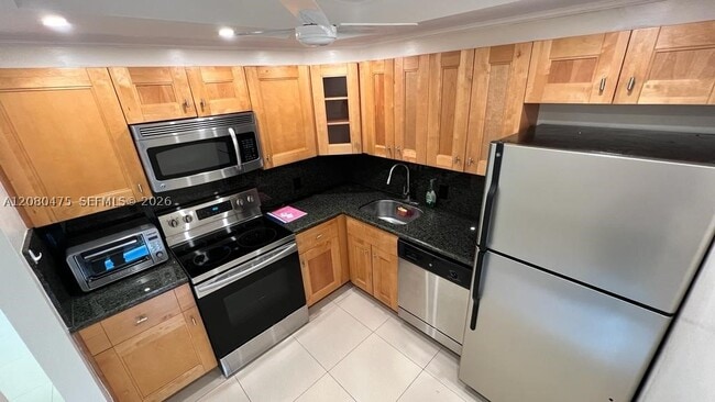 Building Photo - 20500 W Country Club Dr
