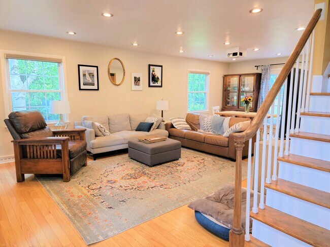 Foto del edificio - 16840 Fairview Ct