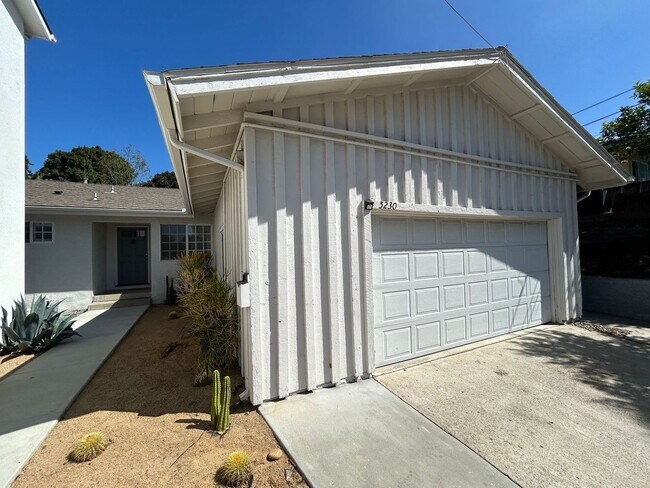 Building Photo - 7BD/3BA!! Back gate exits onto Montezuma, ...
