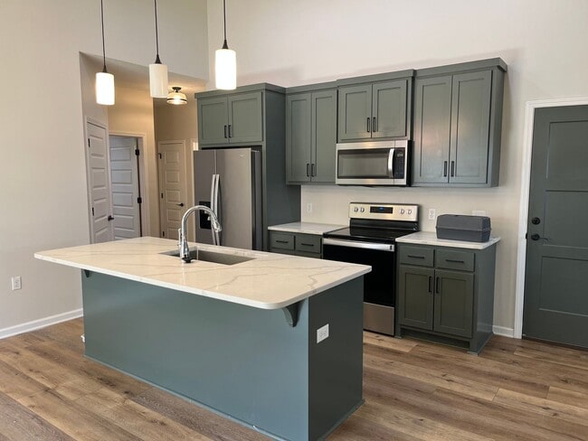 Building Photo - 3 bed 2 bath house