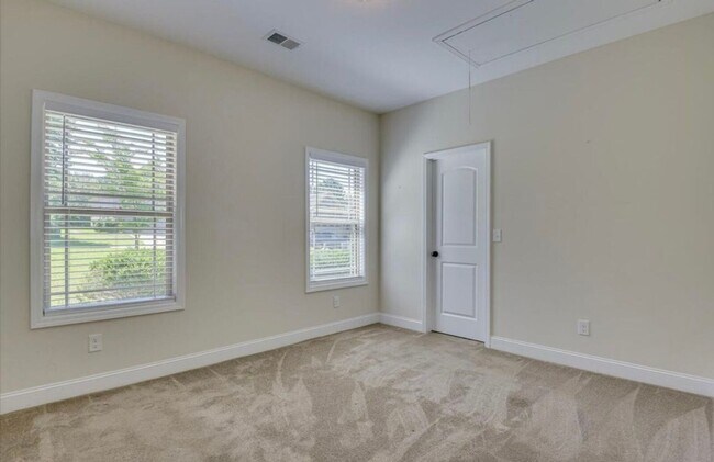 Foto del edificio - 221 Grand Oaks Wy NW