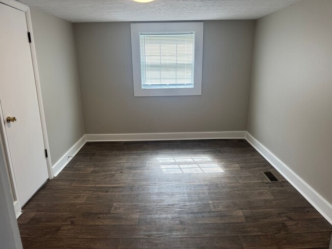 Building Photo - 2 Bedroom 1 Bath Home in Greeneville, TN