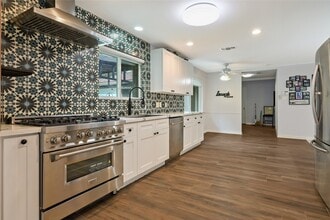 Building Photo - 12018 Beinhorn Dr
