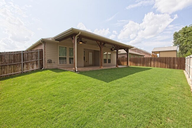 Foto del edificio - 3 bed plus home office for Lease