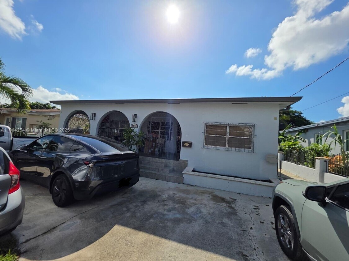 Foto principal - 2970 SW 17th St