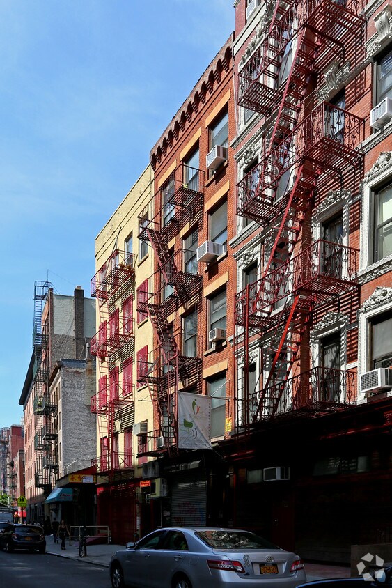 Building Photo - 148 Baxter St