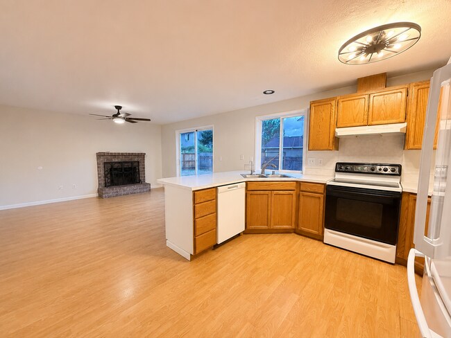 Foto del edificio - Beautifully Updated 4-Bedroom Home in Woodland, WA – Pet Friendly