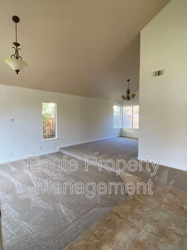 Foto del edificio - 9513 Foulks Ranch Dr