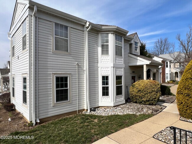 Building Photo - 48 Tulip Ln
