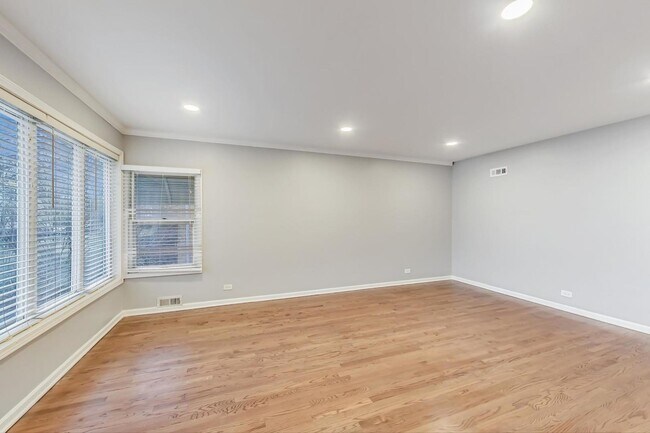 Building Photo - 1527 Monroe Ave