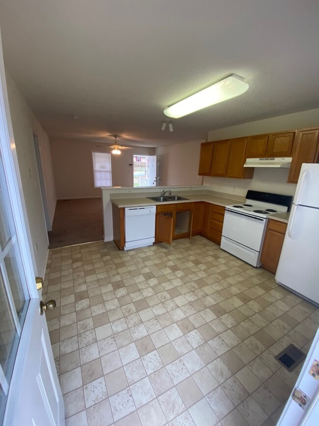 Building Photo - 351 Brookfield Dr