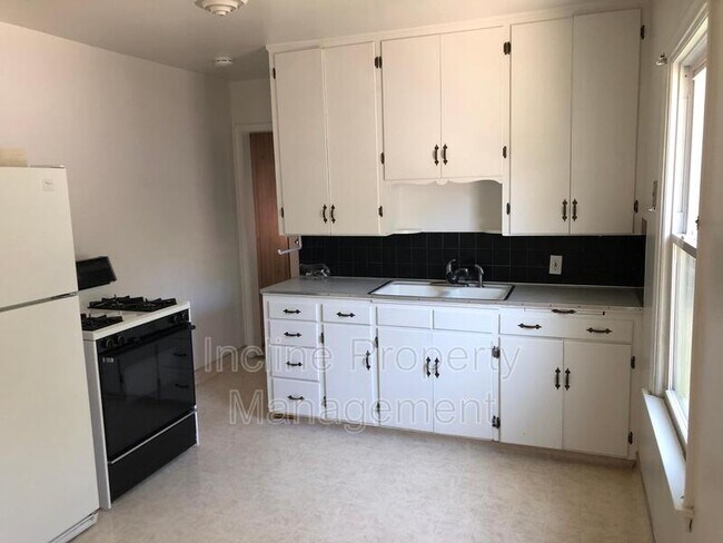Foto del edificio - 364 East Ln