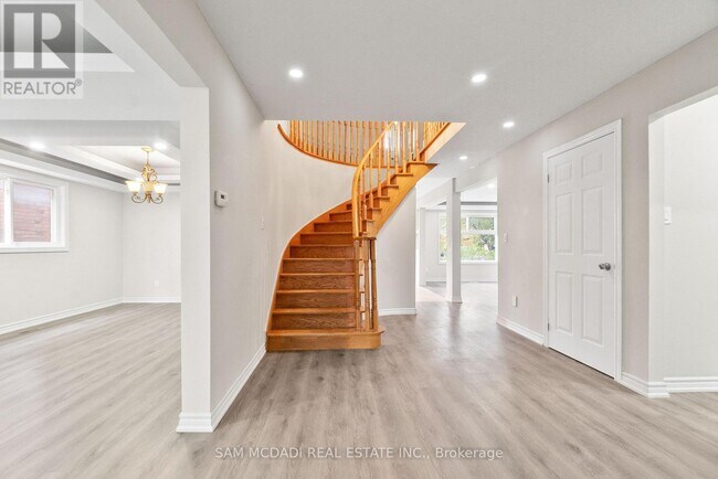 Building Photo - 149 Sunforest Dr