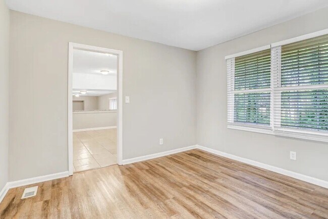 Foto del edificio - 10017 Edgebrook Ln