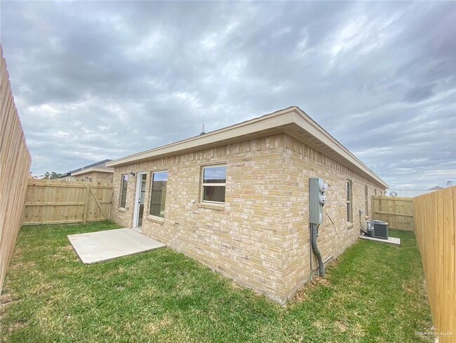 Building Photo - 5709 Nightingale Ave