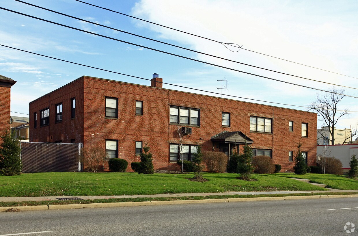 Foto principal - 2075-2095 Warrensville Center Rd