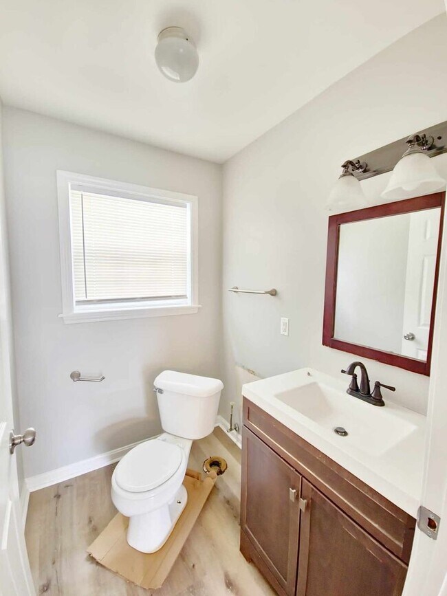 Foto del edificio - VERY SPACIOUS HOME! 4 Bedroom, 2 bathroom ...