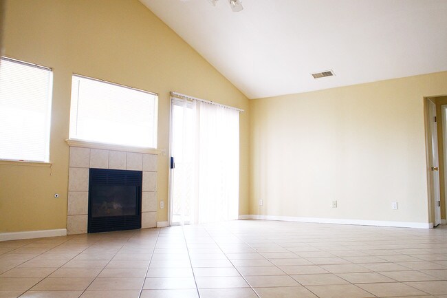 Foto del edificio - 3574 N State Ave
