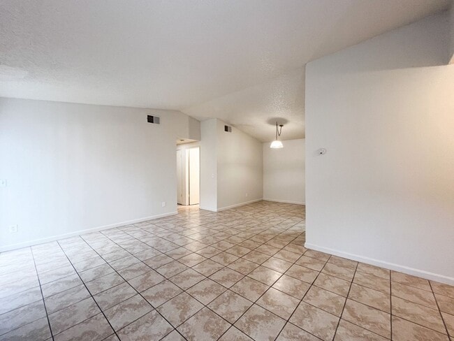 Foto del edificio - Spacious Halfplex