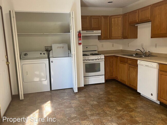 Building Photo - 3 br, 1 bath House - 3331 N Kinser Pike