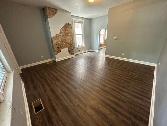 Building Photo - 2211 Kemper Ln